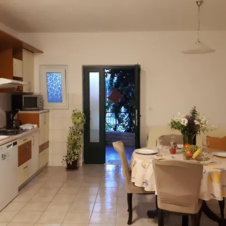 公寓 With Parking Space - 24737 *